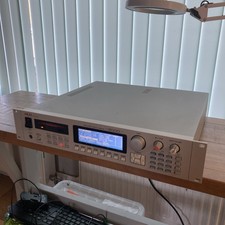 Akai S3000XL LED display, hum