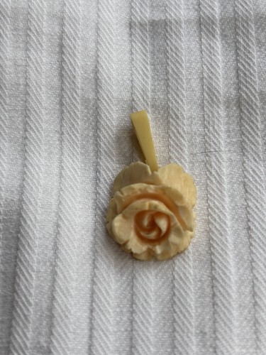 Vintage carved rose pendant - carved,