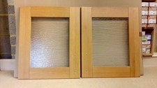  pair of solid light oak shaker kitchen glass doors 715mm h x 596mm w in vgc