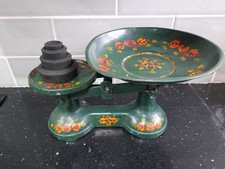 ANTIQUE BARGE WARE SMALL KITCHEN SCALES +4 WEIGHTS 1lb,8oz,4oz"ozWIDTH 10"