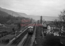 PHOTO  DMU 2 X 3 CAR SUBURBAN