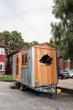 Temporary living pod - temporary, pod/mobile