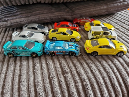 Hot wheels nissan mitsubishi - hot,