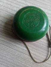 Vintage cheerio famous 55 red and black yo-yo Wood