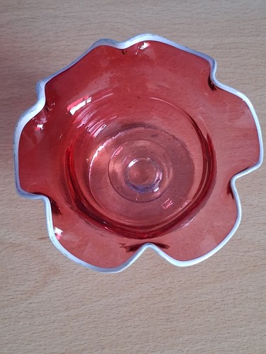 Vintage ruffled art glass