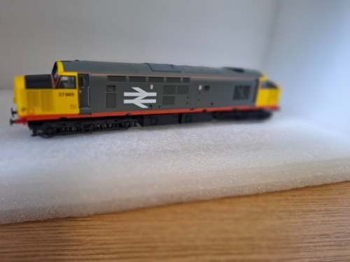 Vitrains v2090 class 37 - vitrains,