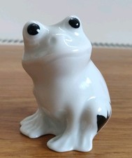 Cute Highbank Scotland Ceramic Frog Bullrushes And Dragonfly Decoration