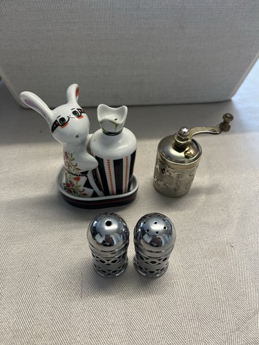 Vintage job lot salt pepper - salt,