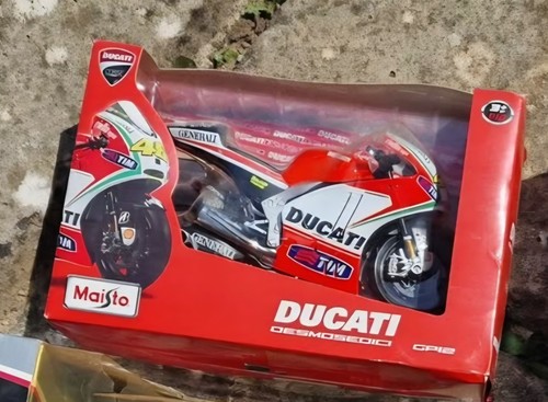 Maisto ducati desmosedici - maisto, 1:10