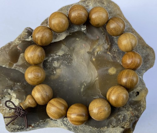 Sandalwood wrist mala bracelet - sandalwood,