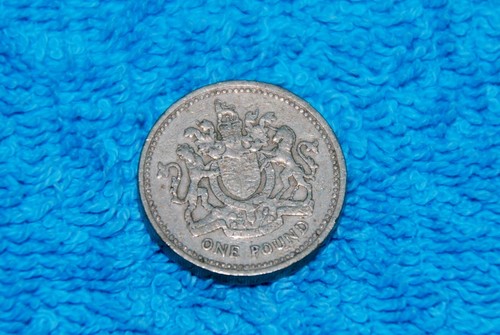 Rare round pound coins 1983 - coins,