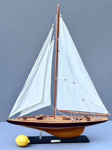 Handcrafted class model - j,