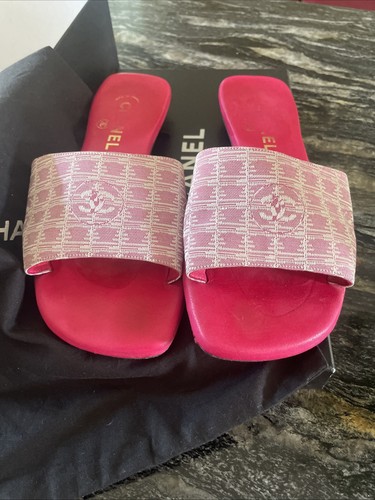 Chanel finition main sliders - chanel,