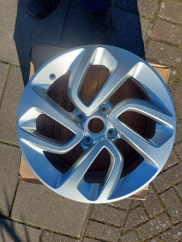 Genuine vauxhall crossland x - genuine,