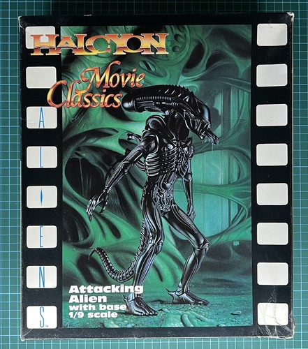 Aliens attacking alien - aliens,