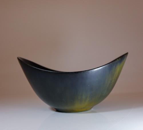 Black green vintage - &,