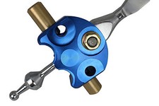 Short shift quick shifter for