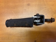 TRIUMPH 900 1200 REAR PILLION LEFT FOOTREST PEG + CLEVIS BRACKET TROPHY DAYTONA