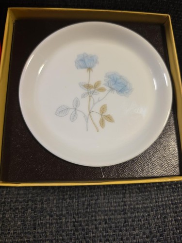 Wedgwood ice rose bone - rose, china
