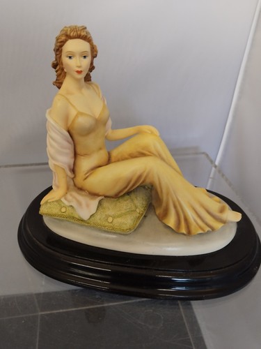 Leonardo collection sitting - collection,