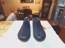 NEW WOMEN'S NAVY/GRAY GUMBIES