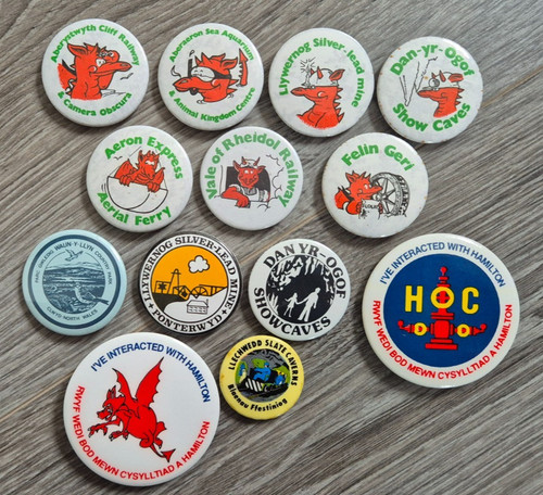 Vintage pin badges - x,