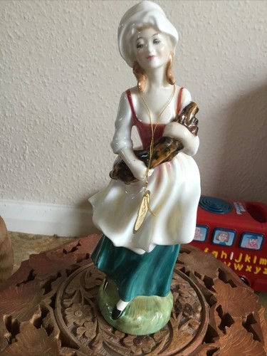 Royal doulton figurine - royal,