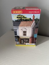 Hornby R9712 OO Gauge Skaledale Vamplew & Wilson’ Florists Shop Boxed