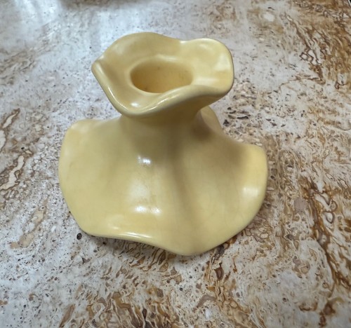Weller pottery pale yellow - pale,