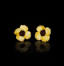 Bone China Yellow Poppy Clip