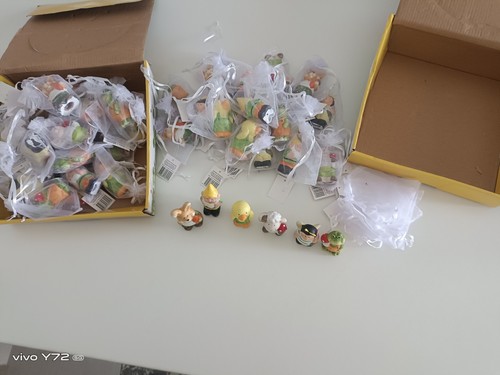 Lot favors animals and - favors,
