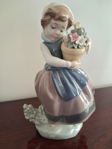 Vintage 1983 retired lladro - 1983,