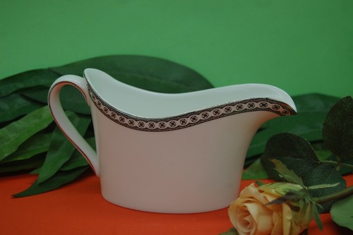 Wedgwood contrasts gravy boat - gravy,