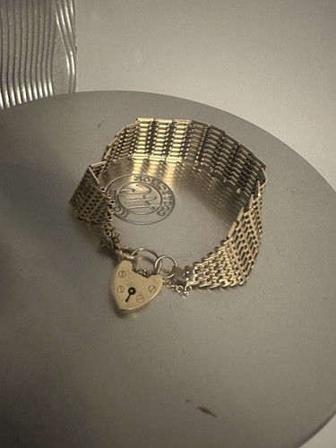 9ct gold gate bracelet with - 9ct,