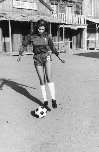 Raquel welch glossy photo - raquel,