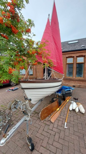 Wayfarer style sailing dinghy - style,