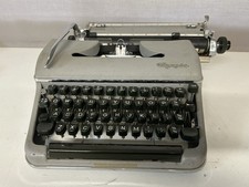 Olympia SM4 De Luxe Typewriter 1958 in Original Case Serial Number 1194107 Grey