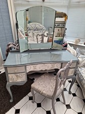 Queen Anne Style Kneehole