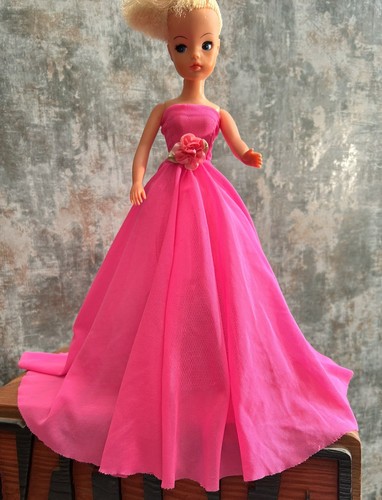 Vintage 1980s sindy doll - 💚,