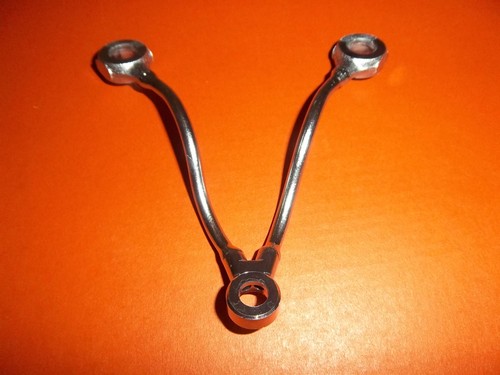 Triumph rocker box - exhaust, oil