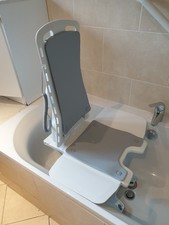 Battery operated electric bath