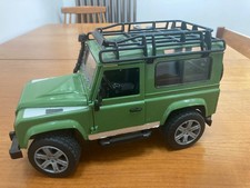 Bruder 1:16 Land Rover Defender.
