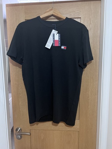 Bnwt tommy hllfiger badge - hllfiger,