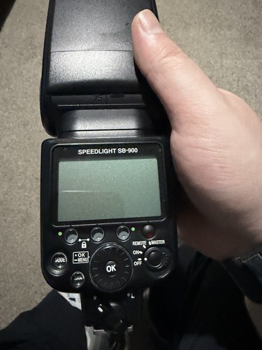 Nikon 900 speedlight - nikon,