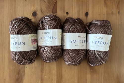 Bnwt set sirdar softspun - set, of