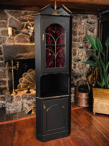 Vintage gothic corner display - corner,