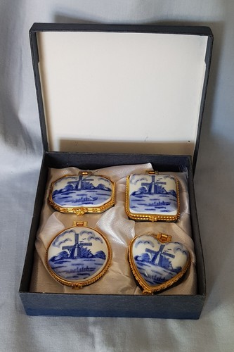 Delft set four - four, trinket