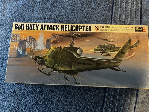 Revell scale bell huey - 1/32,