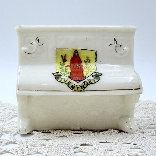 Vintage swan crested china - vintage,