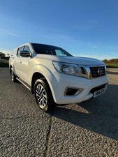 2016 Nissan Navarra with sung top